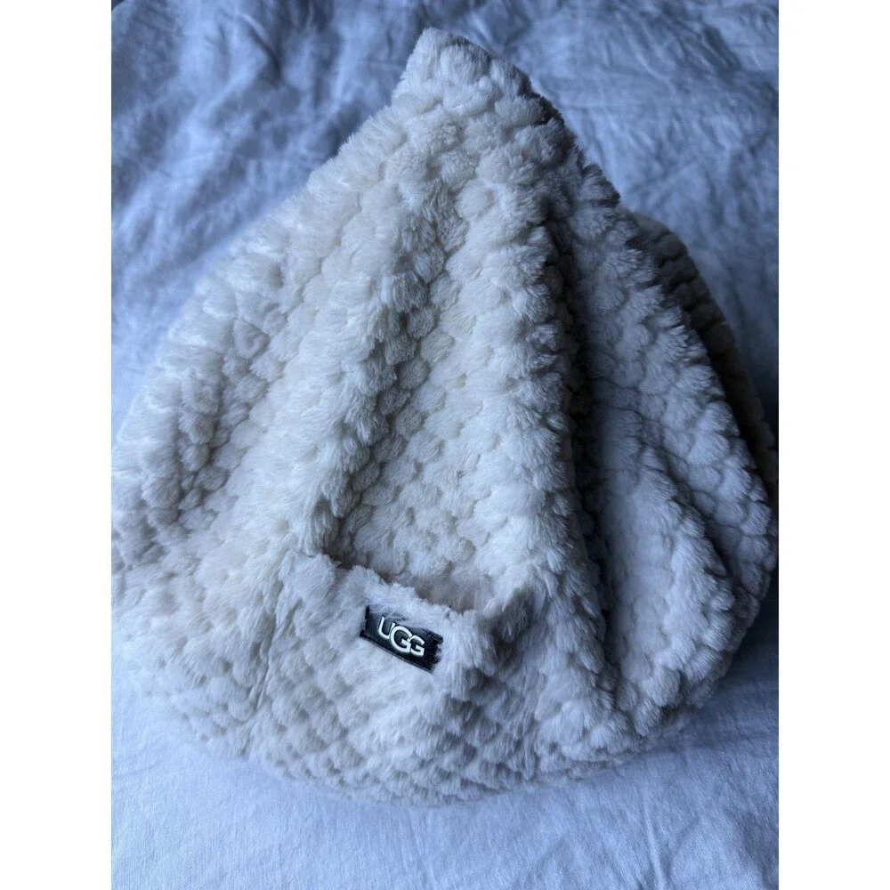 UGG Tablet Laptop Dawson Pouf Beanbag - Off White Faux Fur Pillow w/Pocket